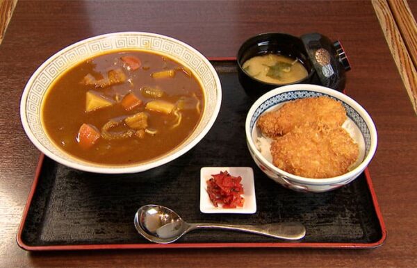 新潟 三条市 大衆食堂 正広 三条カレーラーメン カレーラーメンとミニタレかつ丼セット